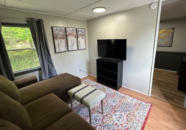 Foto del edificio - 1BD/1BA Home With Additional Flex Room!