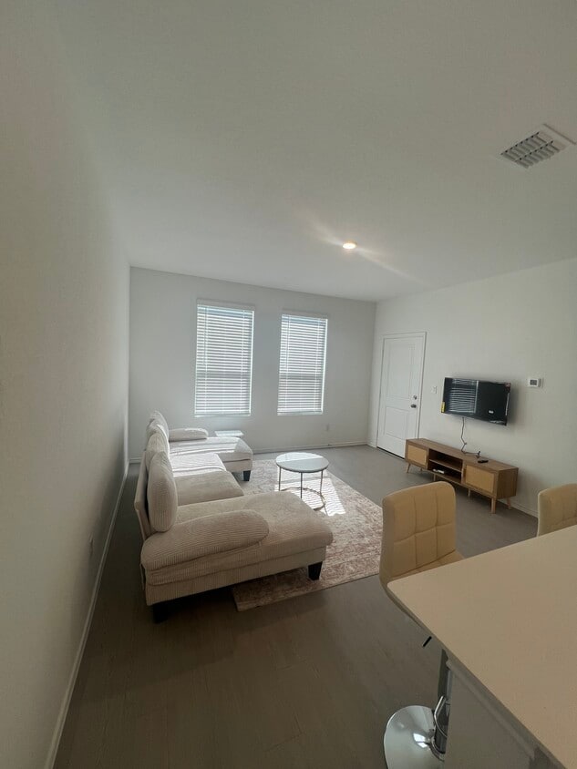 Primary Photo - 150 Outrigger Way