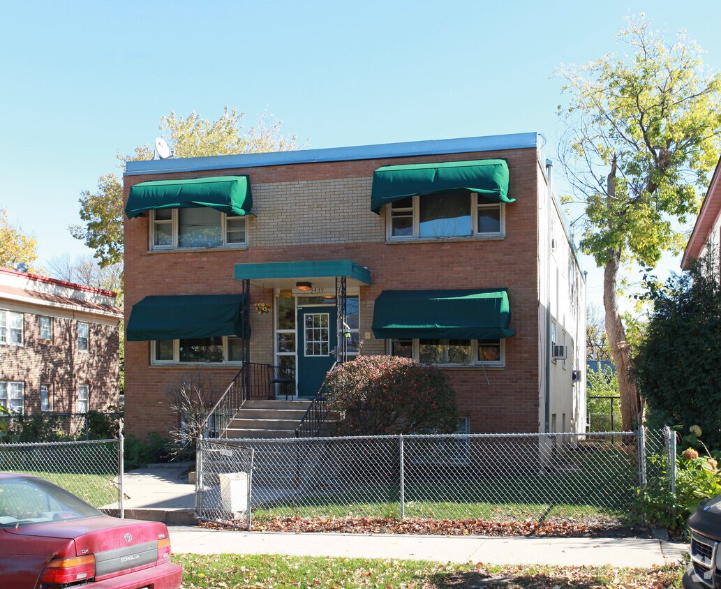 Foto principal - 3439 15th Ave S