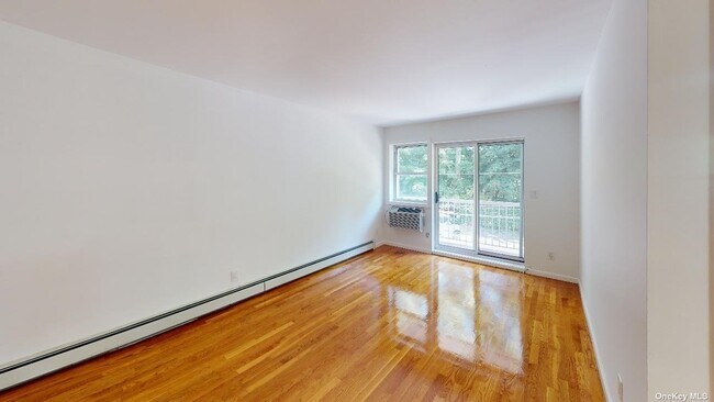 Building Photo - 76-26 Grand Central Pkwy