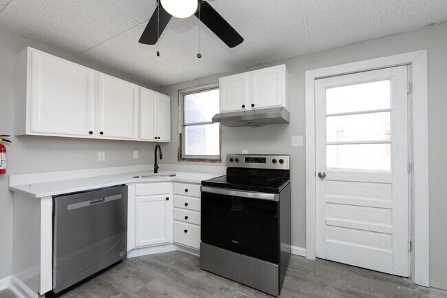 Building Photo - 12-14 South Broadway Gloucester City, NJ 0...