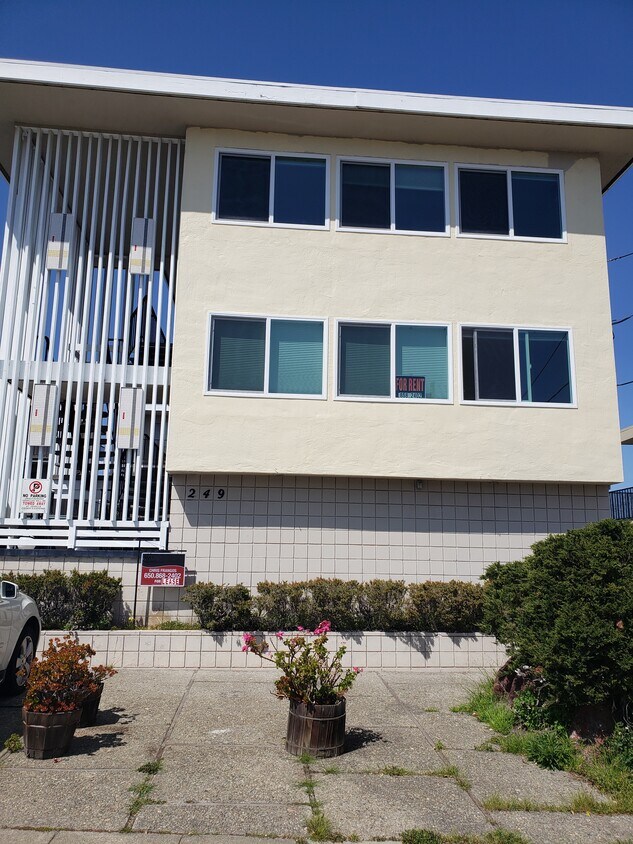Primary Photo - 249 San Luis Ave