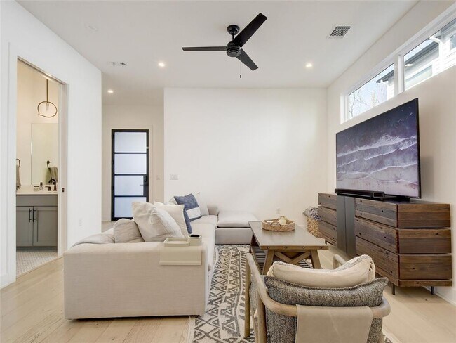 Building Photo - 1411 Cometa St