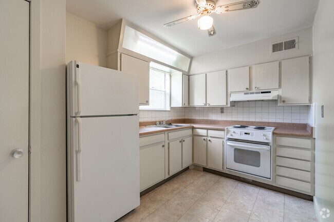 2 habitaciones, 1 baño - 930 pies cuadrados - Cocina - Summer Oaks Apartments