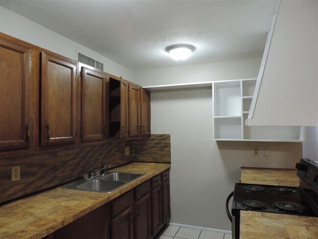 Building Photo - 22823 Millgate Dr