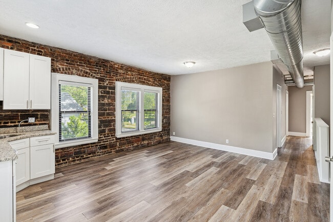 16_dsc08896 - 3800 Woodbine