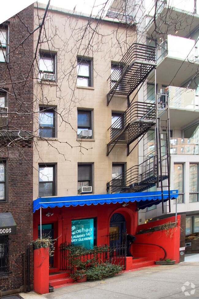 Building Photo - 352 E 55th St