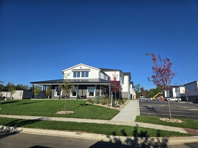 Flats on 10th - Clubhouse - Flats on 10th