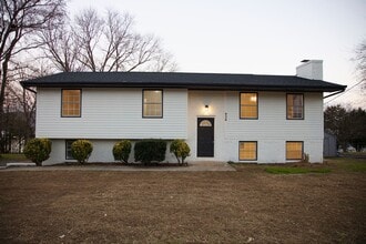 Building Photo - 926 Tri Cir NE