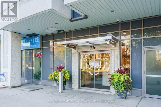 Photo du bâtiment - 736 Spadina Ave.