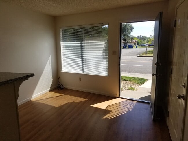 Building Photo - Elk Grove