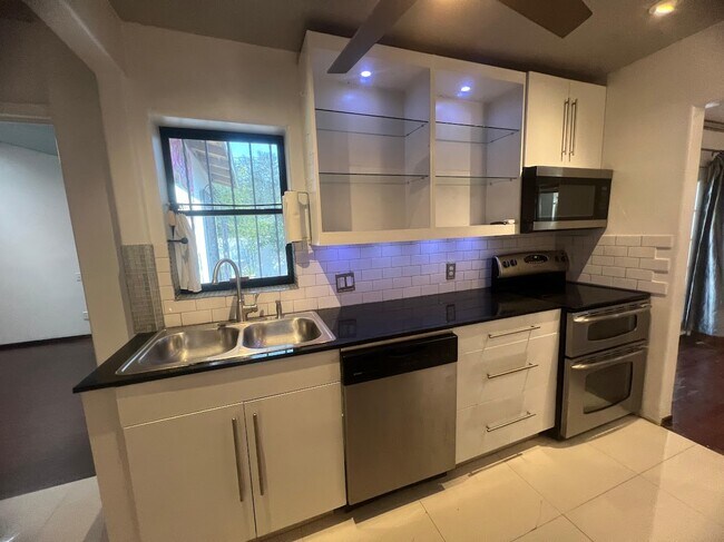 Foto del edificio - 1808 N Broadway St