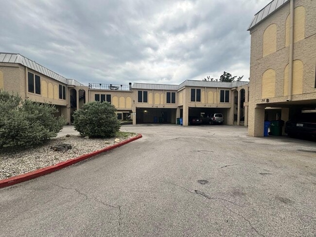 Foto del edificio - 5918 Lago Vista Way