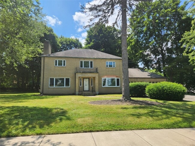 Building Photo - 77 Riverside Dr