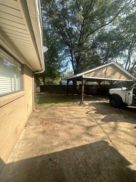 Building Photo - 5152 Dee Rd