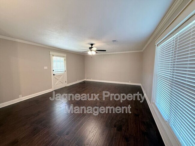 Building Photo - 2528 St Joseph St