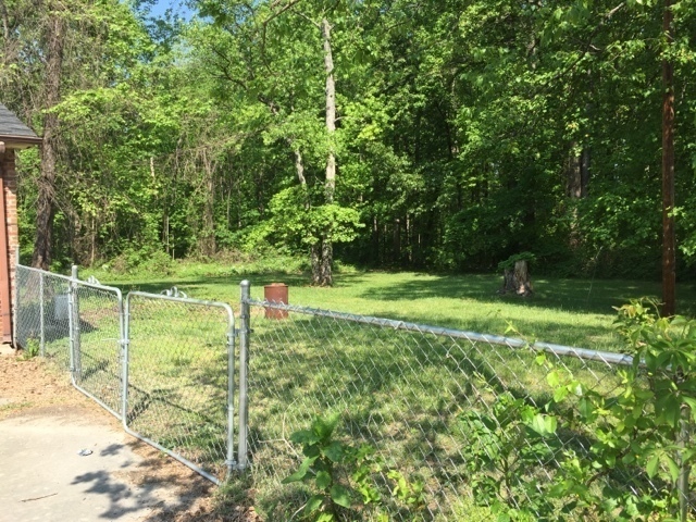 Building Photo - Spacious brick ranch with 4 Car Garage