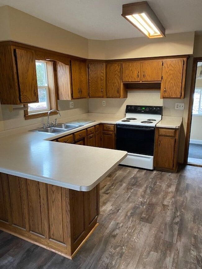 Building Photo - 3 Bedrooms, 1 Bathrooms Single Family Home in Staples, MN w/2+ car garage