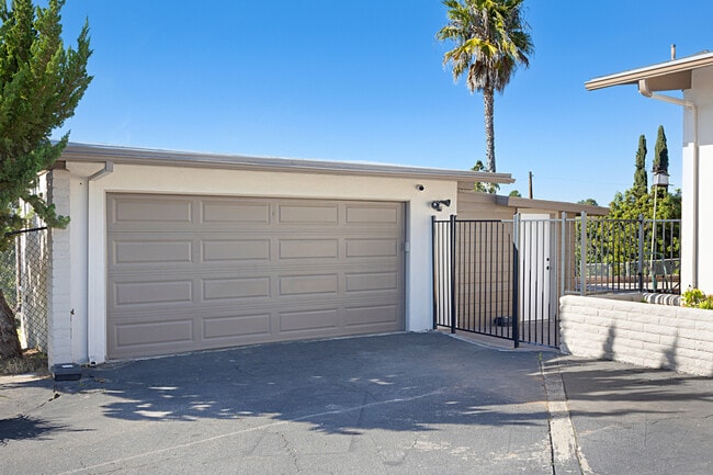 Foto del edificio - 1720 Via Entrada