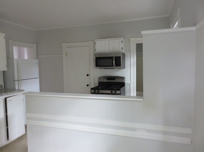 Building Photo - 61 Canner St