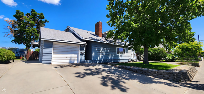 Building Photo - 911 W Leola St