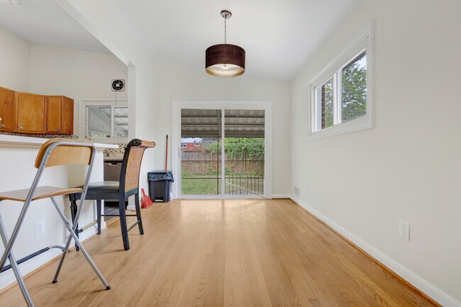 Foto del edificio - 4208 19th Pl NE