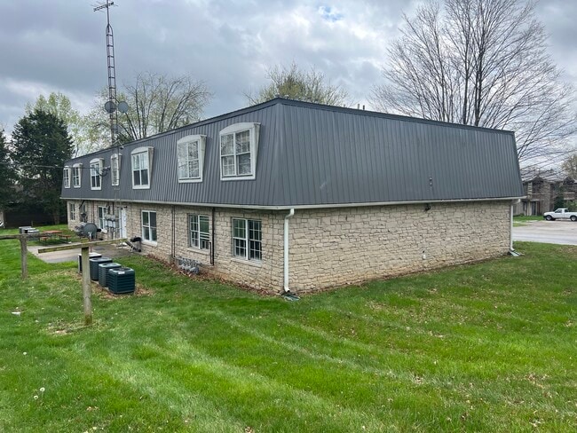 8 Unit Built 1971 - 701-709 Etzler Dr