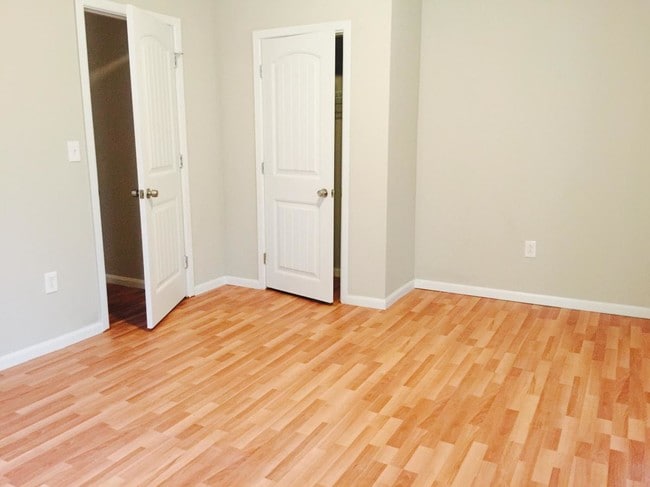 Building Photo - 3301 Glenbrook Pl