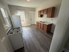 Building Photo - 10303 Sophia Ave