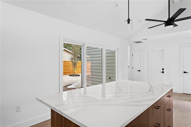Building Photo - 2813 Prado St