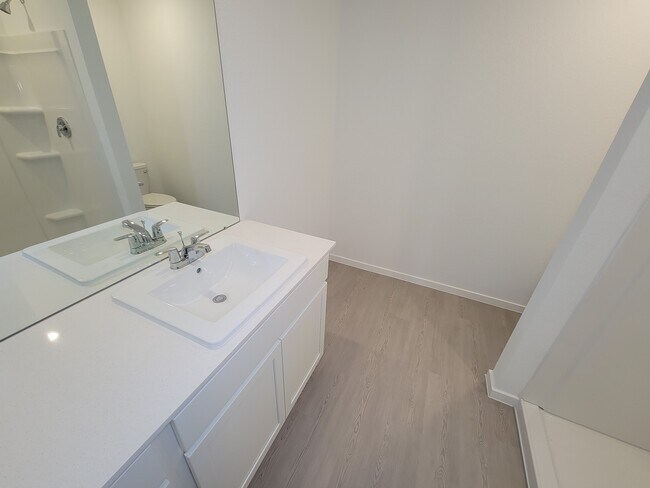 Foto del edificio - 25588 Rose Creek Dr