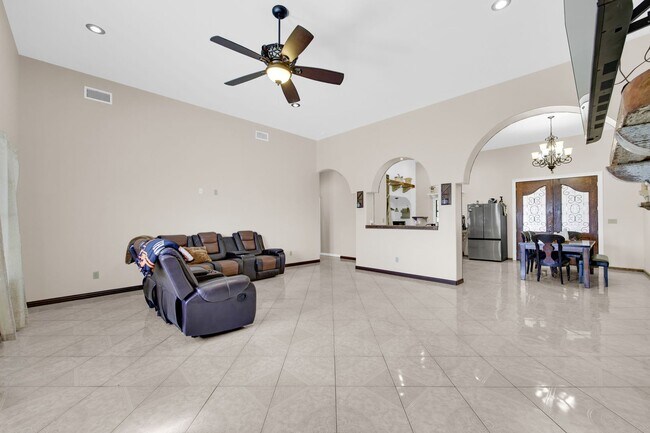 Foto del edificio - 825 Carpintero St