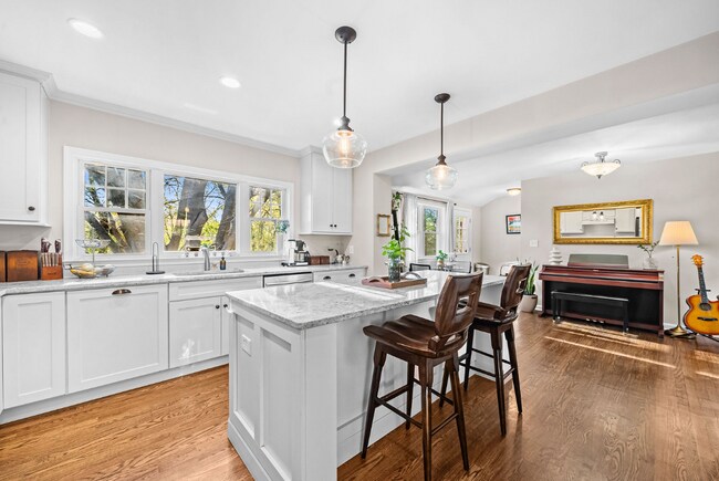 Foto del edificio - 2722 Woodley Pl