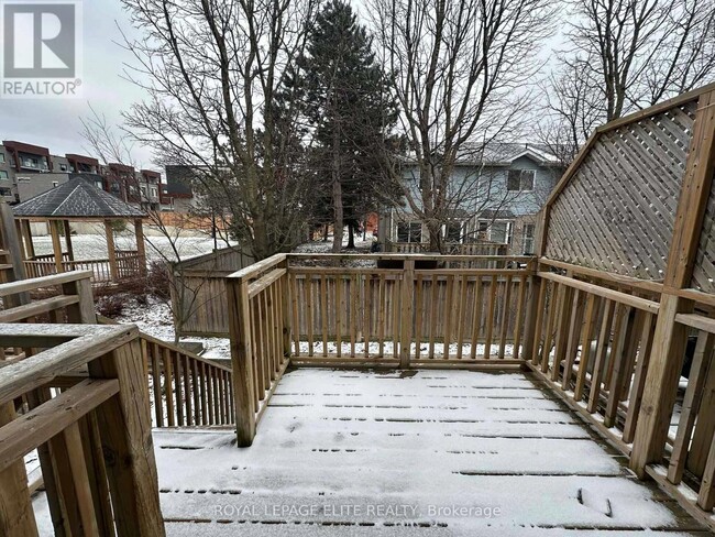 Building Photo - 350 Dundas St S