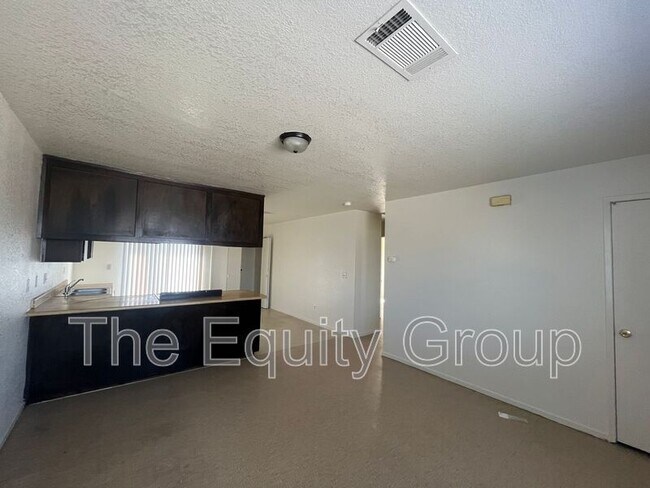 Building Photo - 10949 Thompson Dr