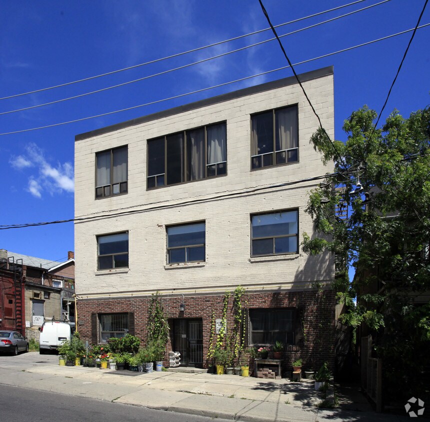 Photo du bâtiment - 267 Brock Ave