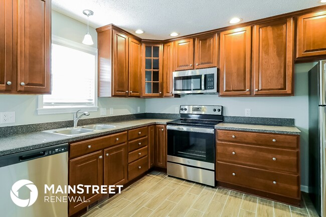 Building Photo - 3613 Cove Dr