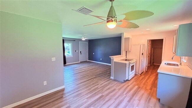 Foto del edificio - 5130 Lescot Ln