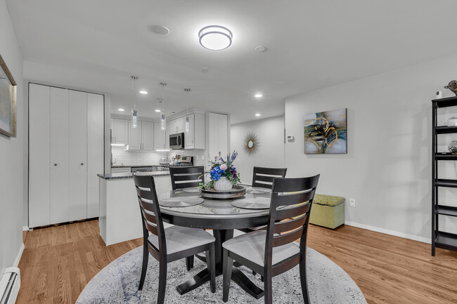 Dining Area - 21 Lake St