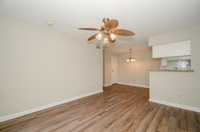 Building Photo - 2750 Holly Hall St
