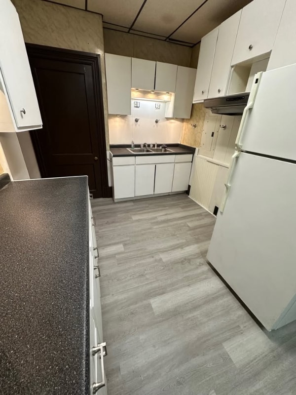 Building Photo - 255 Sunbury St