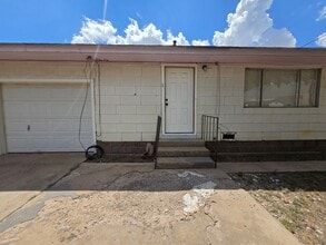 Building Photo - 1 1/2 E La Paloma Ln