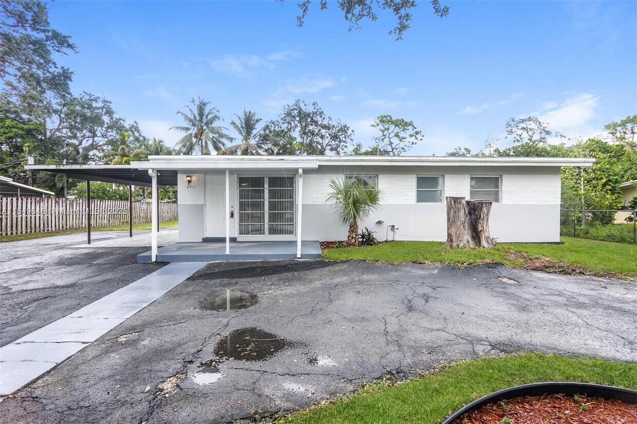 Foto principal - 2971 SW 14th St