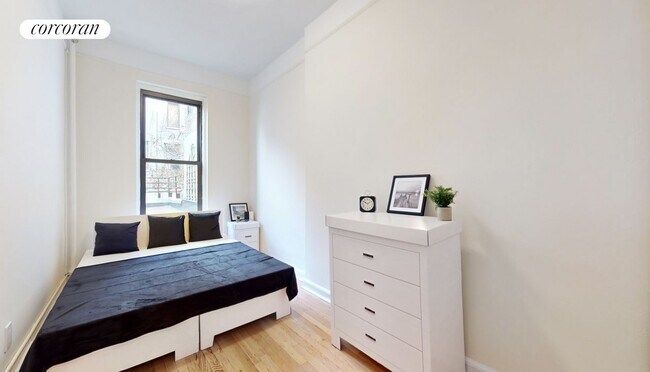 Building Photo - 21 W 75th St
