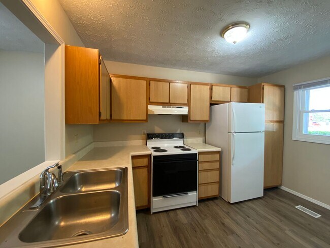 Building Photo - 1300-1302 Hickory Grove Lane