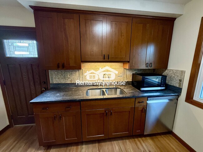 Foto del edificio - 8217 Harrison Cir