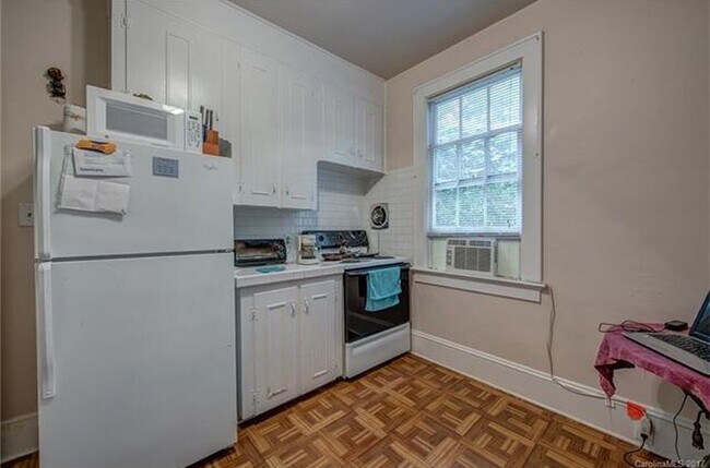 Building Photo - 506 S Lee St