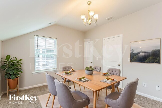 Foto del edificio - 447 Stonefield Cir