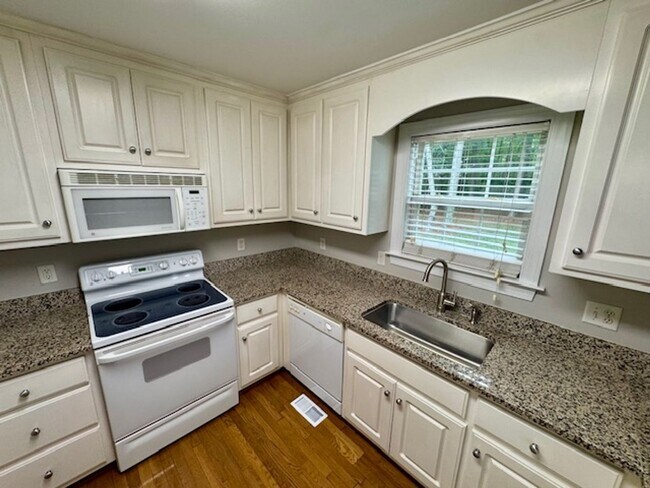 Foto del edificio - 5 minutes to White Oak!