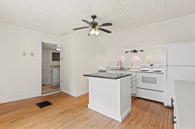 Photo - 200 Main St Apartment